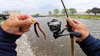 Throwing Night Crawlers at Spillway Shore Fishing [upl. by Annaeerb]