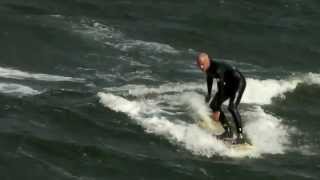 Kaltwassersurfer Ostsee surfen Wellenreiten vor Scharbeutz surfing baltic sea [upl. by Ahseram742]