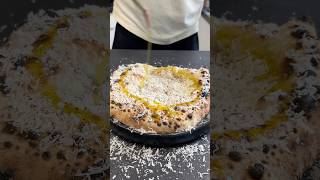 Pizza Cacio e Pepe😍 Das Rezept findest du unten👇🏼 pizza backen fy fyp [upl. by Joacimah]