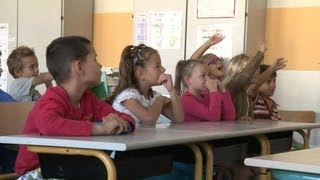 Académie de Toulouse une école publique adaptée aux jeunes sourds  0809 [upl. by Lagasse]