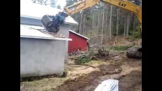 Riving av garasje med Cat 211 gravemaskin [upl. by Akers]