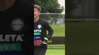 El delantero japonés Kazuyoshi Miura reconocido como el futvolista activo más antiguo del fútbol [upl. by Auqenaj]