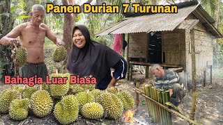 Panen Durian 7 Turunan  Bahagia Luar Biasa suasana pecah saat menunggu durian jatuh [upl. by Suoirad708]