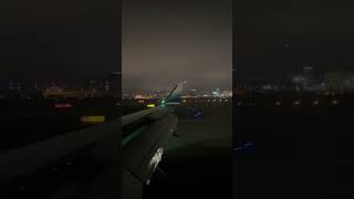 Landing in LA on foggy night and a bit bumpy touching down [upl. by Assital]