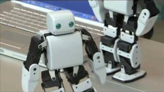 The PLEN Walking Robot from Systec Akazawa  DigInfo [upl. by Jacobsohn]