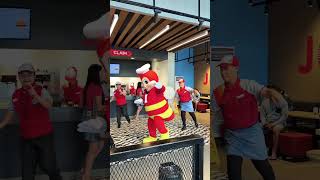 Jollibee Mascot performs on weekend at Jollibee Tagaytay [upl. by Cence834]