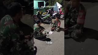 TNI BERDUA INI ADA ADA AJA BIKIN NGAKAK LIHAT KELAKUANNYA🤣 tniad fyptiktok army BABINSA komando [upl. by Middle435]