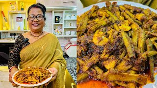 খুব পুরোনো সুস্বাদু recipe🍤 চিংড়ি দিয়ে কচুর লতি খেলে মুখে লেগে থাকবে👩🏼‍🍳Konchur loti chingri [upl. by Randa]