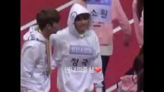 SinB GFRIEND And Jungkook BTS Moment in ISAC 2017 [upl. by Pentha542]