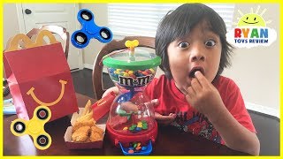 Kids pretend Play with MampM candy and fidget spinners toys [upl. by Siul]