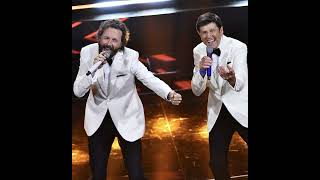 Gianni Morandi Jovanotti  Medley Sanremo 2022 [upl. by Assertal]