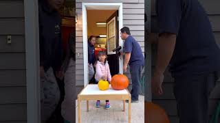 Halloween pumpkin prank on mom 🎃😱👧🏻❤️👶🏻🤣🌈🚀 [upl. by Hendrika]