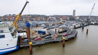 Noodbrug aangelegd voor grote havenverbouwing quotZolang kan Terschelling niet zonder verbindingquot [upl. by Maura136]