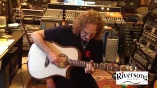 Trace Adkins Guitar Player Michael Spriggs Demos his Riversong Guitars [upl. by Bacchus50]