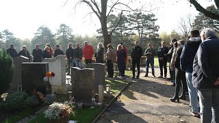 Kranzniederlegung am Schwechater Waldfriedhof [upl. by Meakem]