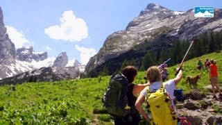 Wandern in Bayern Das Watzmannhaus im Nationalpark Berchtesgaden Oberbayern Deutschland [upl. by Kovacs]