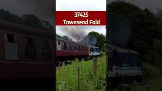 class37 No 37425 powers away from Townsend Fold on the East Lancashire railway trainspotting [upl. by Noiramed]