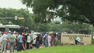 Elecciones en México Así fueron las largas filas de votantes en el consulado mexicano en Houston [upl. by Pallua630]