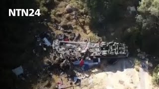 Accidente en México dejó 19 muertos un autobús cayó a un abismo luego de chocar con un camión [upl. by Itteb76]