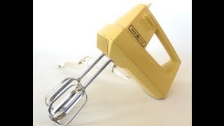 General Electric Hand Mixer  Vintage 1970s Kitchen Appliances [upl. by Roda32]