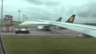 Singapore Airlines Boeing 777300ER Departure from Changi Airport HD [upl. by Narut132]