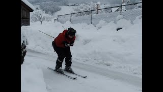 Mit den Skis in der Quartierstrasse [upl. by Natassia]