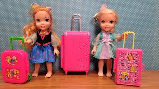 Luggage shopping  Elsa amp Anna toddlers are packing suitcase bags [upl. by Dowlen713]