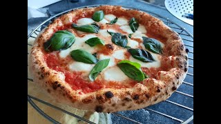 Pizza napoletana con licoli [upl. by Jaquenetta]