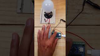 💡 220V lamp transformed into a 3V strobe light ✨MakerEletrônicaDIY [upl. by Rolyak]