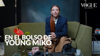 Young Miko qué hay dentro de su bolso  En el bolso  Vogue México y Latinoamérica [upl. by Ultima]