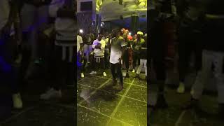 DJ ARAFAT ET SES DANSEURS FRACASSENT TOUT EN BOITE [upl. by Munster]