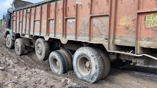 Tata Trucks In India  14 Wheeler Tata Truck On Mud Road  JCB Pushed Stuck Tata Truck From Loader [upl. by Adyht761]