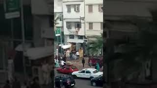 Un homme tombe de la fenêtre sans vêtements dans la rue au maroc 😲 [upl. by Arriec]