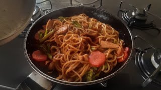 Yakisoba frito com Frango que Sôboro de ontem [upl. by Tugman]