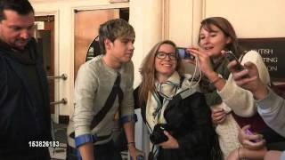 Niall Horan greeting fans while on crutches [upl. by Kuo]