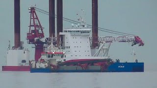 WIND SERVER  Danish Wind Turbine Installation Vessel inbound to harwich 151221 [upl. by Limak110]