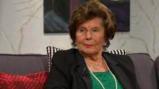 Livia Fränkel 87 år överlevde Förintelsen  Malou Efter tio TV4 [upl. by Annoeik]