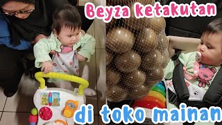 BEYZA MAU BELAJAR JALAN SEPUPU BEYZA IKUT MILIHIN MAINAN [upl. by Alvy428]