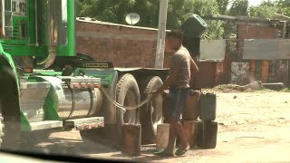 A un centime de litre dessence les contrebandiers sont aux anges [upl. by Tortosa]