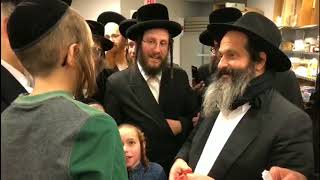 Rubashkin Distributes Candy At Skver Cheder To Hundreds Of Kids [upl. by Damiani]