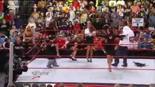 Snoop Doog amp Hornswoggle a WWE RAW le 19 10 2009 [upl. by Nyltiak]