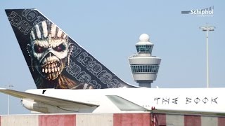 Iron Maiden landt met Ed Force One op Schiphol [upl. by Drona424]