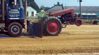 Farmall 400 pulling [upl. by Nurav]