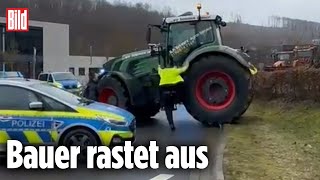 Traktor durchbricht PolizeiSperre [upl. by Analise891]