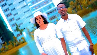 AWALE ADAN IYO MISS XIIS  LOVE BUU QORAYAA DHIIGEENU LYRICS  HEES CUSUB [upl. by Ehcar168]