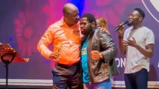 Lapôtre roland dalo dans un puissant moment medley de chant avec le frère Emmanuel Musongo [upl. by Eki]