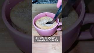 Bizcocho de platano y chocolate 2 minutos en microondas [upl. by Atinehc]