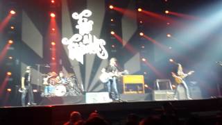 Fito amp Fitipaldis  Intro  Viene y va Santander 15112014 [upl. by Lehcer]