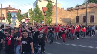 Fanii Dinamo canta me bozgore prin Cluj [upl. by Slein]