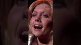 Olivia NewtonJohn  Country Roads LIVE 1975 [upl. by Giliane]